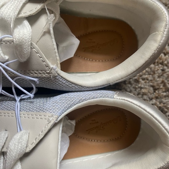 Women’s Brittin Sneakers, size 8.5 - Picture 2 of 3